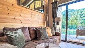 Living area - Nice apartment in villa for 5 people with A/C, TV, terrace and pets allowed (Fischbachau)