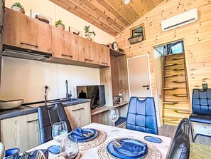 Interior - Beautiful apartment in villa for 5 people with A/C, TV, terrace and pets allowed (Fischbachau)