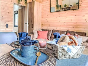 Interior - Cosy apartment in villa for 5 people with A/C, TV, terrace and pets allowed (Fischbachau)