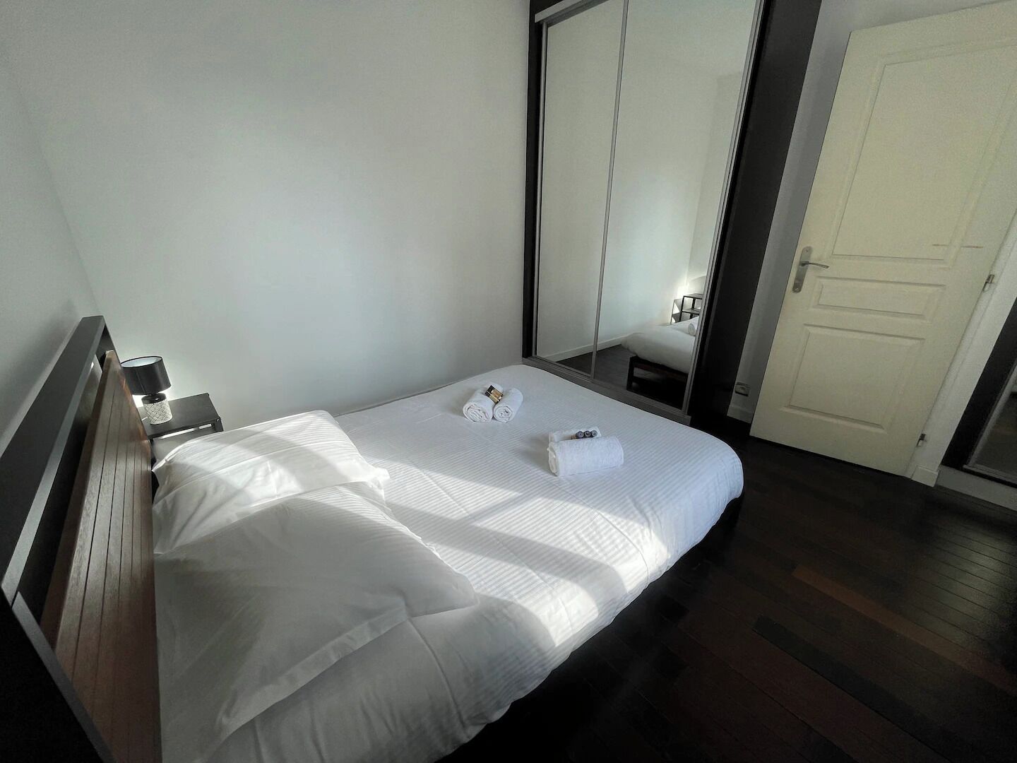 3 bedrooms, desk, iron/ironing board, travel crib