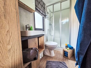 Bathroom - Lovely apartment in villa for 5 people with A/C, TV and terrace (Fischbachau)