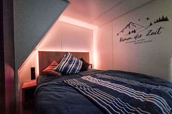 Schlafzimmer, Bettdecke, Bedding, Interior Design, Bett, Beleuchtung, Zimmer, Linens, Decke, Kissen