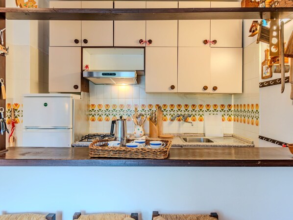 Microondas, horno y lavavajillas