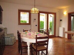 Dining - Cosy apartment for 8 guests with pool and terrace (Torri Del Benaco)