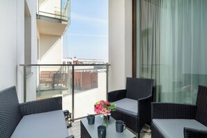 Studio, Balcony | Balcony - Krysiewicza Family Studio by Renters (Poznan)