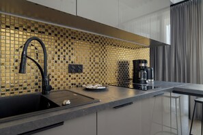 Studio, Balcony | Private kitchen | Full-size fridge, microwave, dishwasher, espresso maker - Krysiewicza Family Studio by Renters (Poznan)