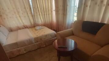 Laptop workspace, iron/ironing board, free WiFi