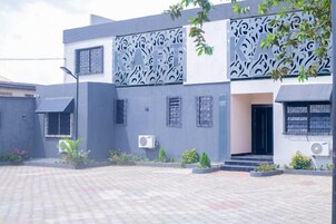 Fachada de la propiedad