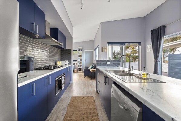 Microwave, stovetop, dishwasher - Perry's Place - Perry's Place - Prefect spot to Unwind & Rest (Augusta)