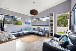 TV - Perry's Place - Perry's Place - Prefect spot to Unwind & Rest (Augusta)