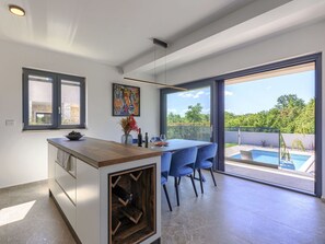 Pool - Stunning private villa for 6 guests with WIFI, private pool, hot tub, A/C, TV and terrace (Umag)
