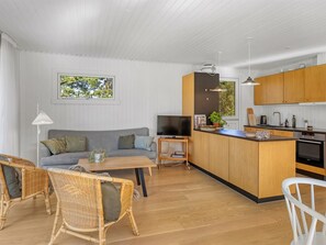 TV, fireplace - "Dagny" - 520m from the sea by Interhome (Læsø)