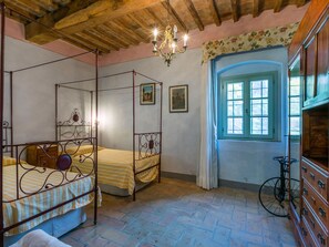 2 dormitorios, cuna de viaje, wifi gratis y ropa de cama