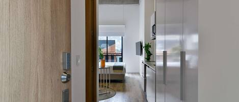 1 slaapkamer, een bureau, een strijkplank/strijkijzer, wifi