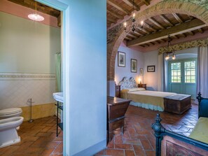 3 Schlafzimmer, Reisekinderbett, kostenloses WLAN, Bettwäsche