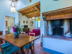 Dining - Beautiful apartment for 4 guests with WIFI, A/C, pool, TV, patio, pets allowed and panoramic view (Rosignano Marittimo)
