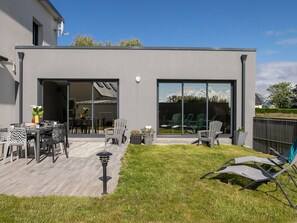 Outdoor dining - Stunning private villa for 8 guests with private pool, WIFI and terrace (Creach Hamon)