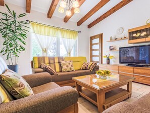 TV - Private Villa with private pool, hot tub, A/C, WIFI, TV, terrace, pets allowed, panoramic view (Gornji Proložac)