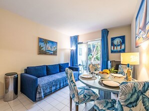 Dining - Beautiful apartment for 4 people with pool, A/C, WIFI, TV and balcony (La Bouillabaisse)
