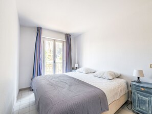 1 bedroom, travel cot, free WiFi, bed sheets - Lovely apartment for 4 guests with pool, WIFI, TV and balcony (La Bouillabaisse)