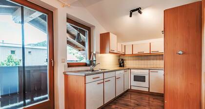 Agréable appartement pour 8 personnes avec piscine, WIFI, TV, balcon, animaux admis et parking