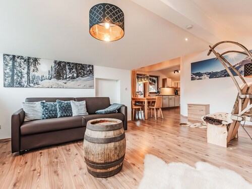 Joli appartement pour 8 personnes avec WIFI, piscine, TV, balcon et animaux admis