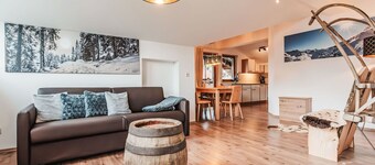 Joli appartement pour 8 personnes avec WIFI, piscine, TV, balcon et animaux admis