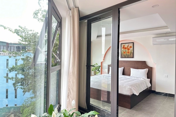 Minibar, laptop workspace, blackout drapes, soundproofing