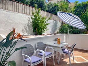 Outdoor dining - Nice apartment for 4 people with A/C, WIFI, TV and terrace (Labin)