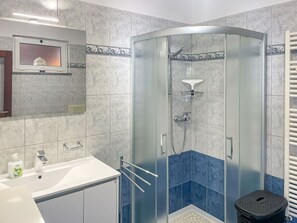 Bathroom - Nice apartment for 4 people with A/C, WIFI, TV and terrace (Labin)