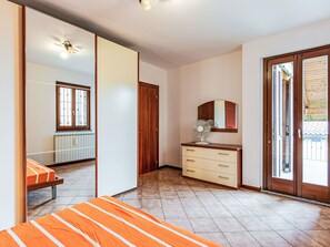 2 bedrooms, travel cot, free WiFi, bed sheets - Stunning  villa for 5 people with WIFI, TV and balcony (Arizzano)