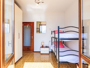 3 bedrooms, travel crib, free WiFi