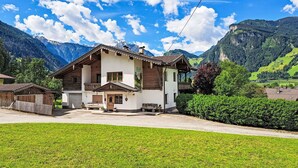 Exterior - Stunning  villa for 8 guests with WIFI, TV, balcony and pets allowed (Ramsau Im Zillertal)