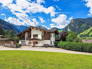 Exterior - Stunning villa for 8 guests with WIFI, TV, balcony and pets allowed (Ramsau Im Zillertal)