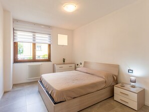 1 bedroom, travel crib, free WiFi