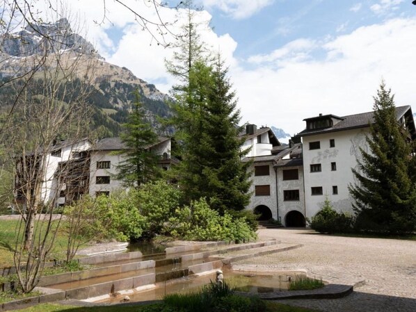 Exterior - Cosy apartment for 4 guests with pool, WIFI, TV and balcony (Gerschnialp)