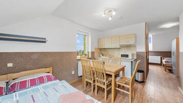 3 bedrooms, travel crib, free WiFi