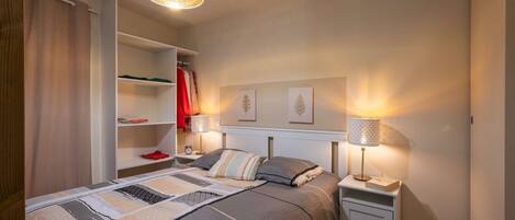 Fer et planche Ă repasser, Wi-Fi, draps fournis