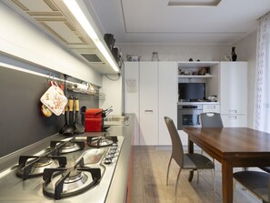 Oven, dishwasher, toaster, high chair