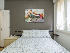 2 bedrooms, travel crib, free WiFi - Beautiful apartment for 5 people with A/C, pool, WIFI and terrace (Sanremo)