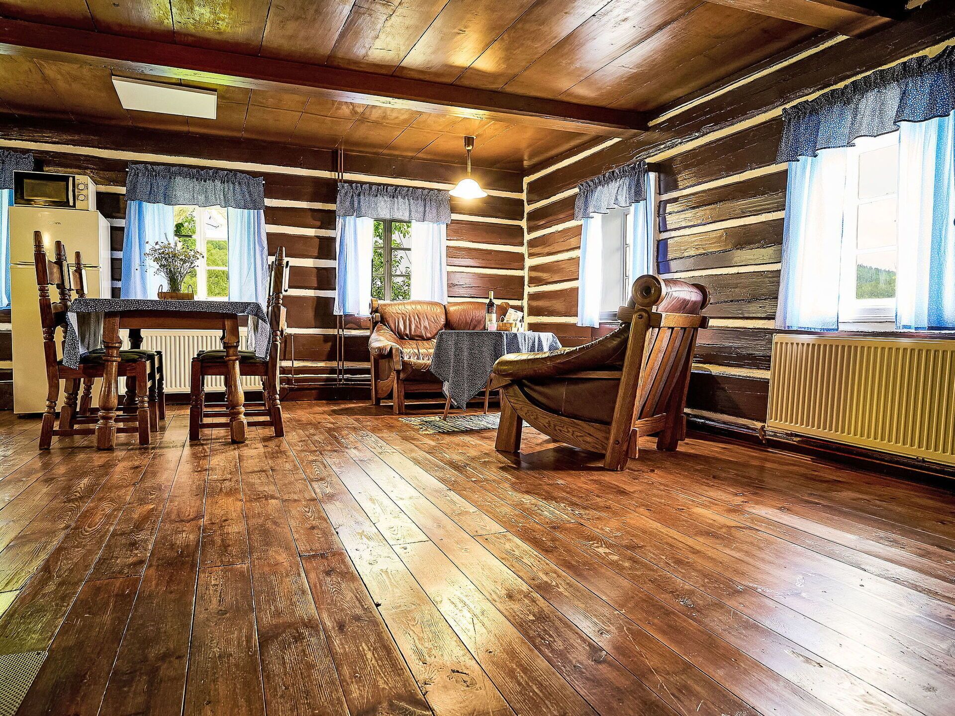 Televisie en een open haard