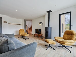TV - Stunning private villa for 10 guests with WIFI, hot tub, TV, terrace and pets allowed (Denneville-plage)