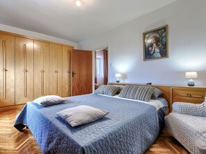 2 slaapkamers, een strijkplank/strijkijzer, gratis wifi