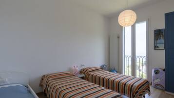 3 bedrooms, travel crib, free WiFi