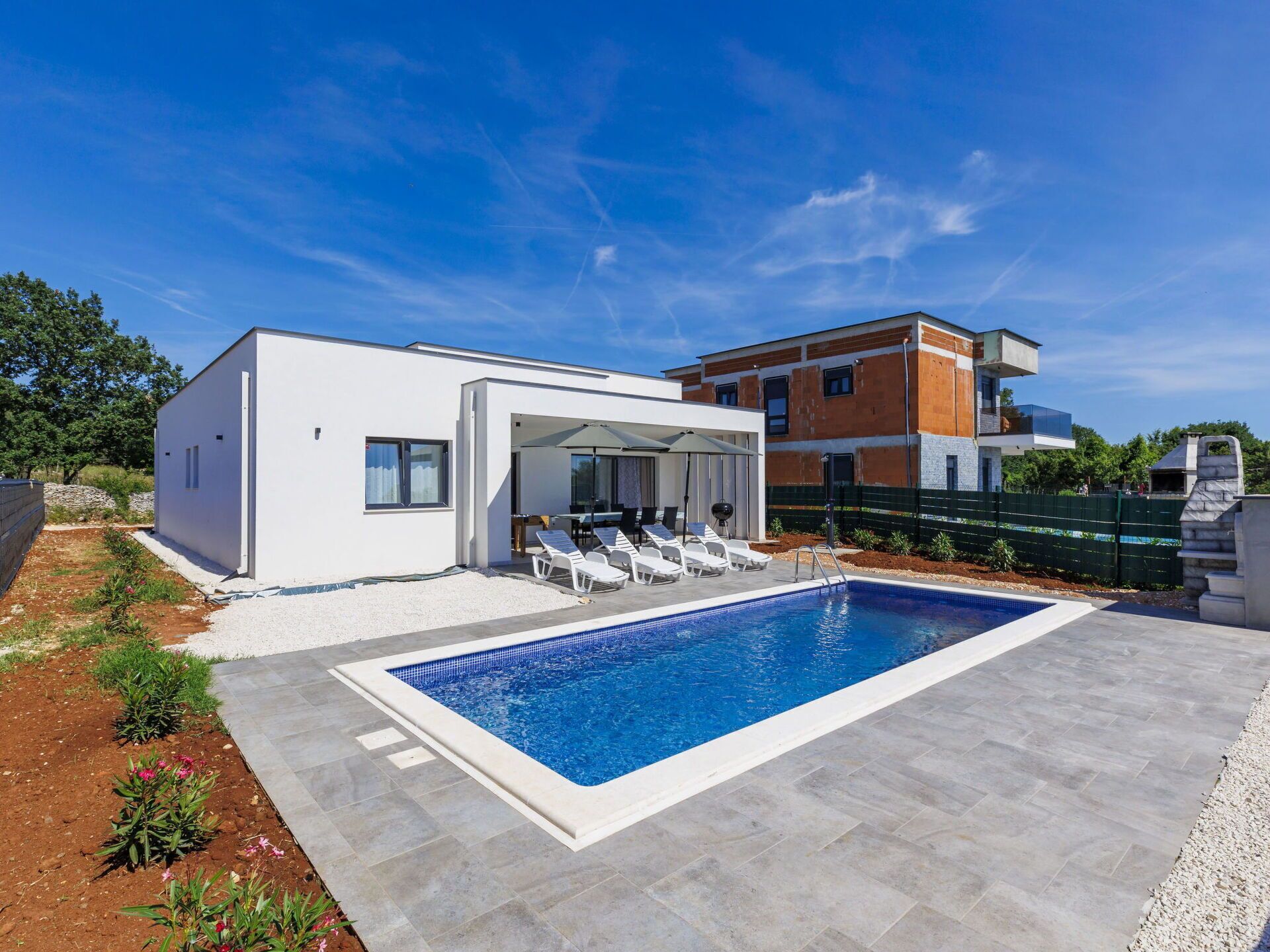 Sky, Plant, Property, Building, Cloud, Window, Swimming Pool, Water, Shade, House