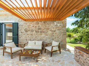 Terrace/patio - Beautiful private villa for 8 guests with private pool, WIFI, A/C, TV and terrace (Vodice)