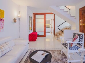 TV - Beautiful villa for 6 guests with private pool, WIFI, A/C, TV and patio (Massarosa)