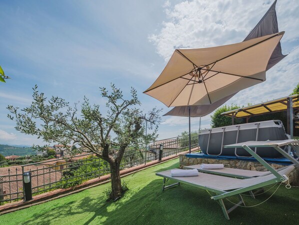 Terrace/patio - Beautiful villa for 6 guests with private pool, WIFI, A/C, TV and patio (Massarosa)