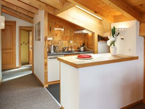 Ofen, Geschirrspüler, Hochstuhl