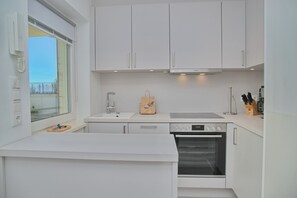 Kühlschrank, Ofen, Herdplatte, Geschirrspüler